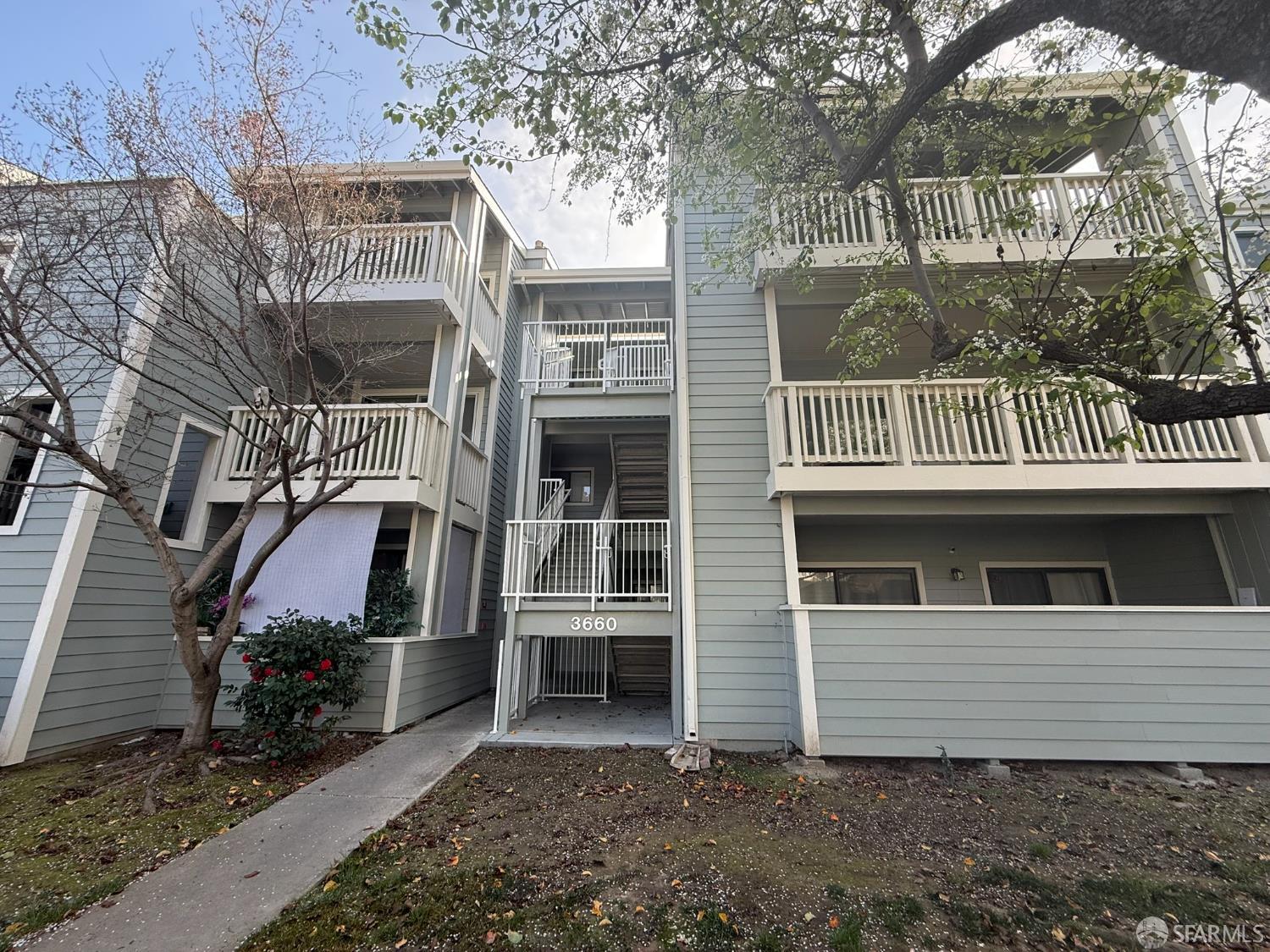3660 Knollwood Terrace 303