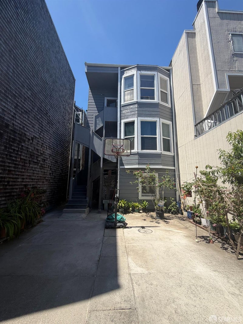 558 8th Avenue