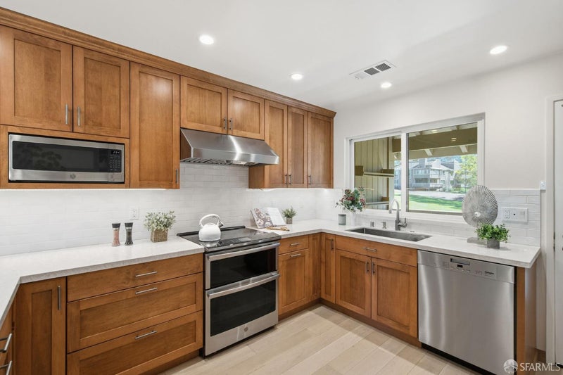 3136 Rossmoor Parkway 5