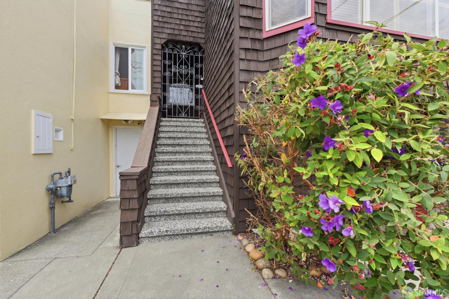 944 Madrid Street