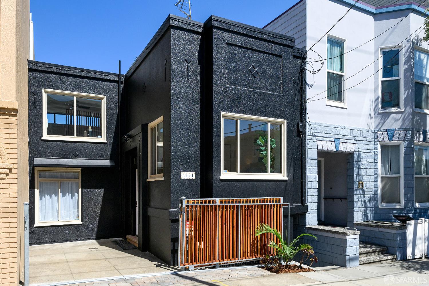 MLS: 425043104