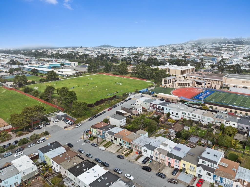 San Francisco, California 94116, United States, 2 Bedrooms Bedrooms, ,1 BathroomBathrooms,Residential,Active,96520