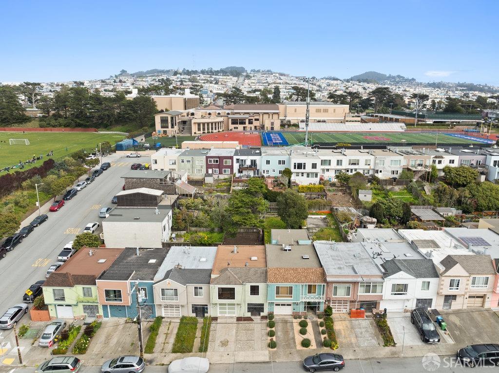 San Francisco, California 94116, United States, 2 Bedrooms Bedrooms, ,1 BathroomBathrooms,Residential,Active,96520