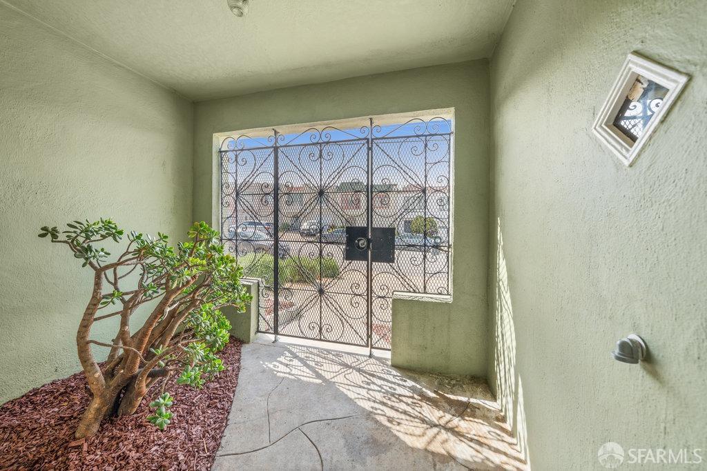 San Francisco, California 94116, United States, 2 Bedrooms Bedrooms, ,1 BathroomBathrooms,Residential,Active,96520