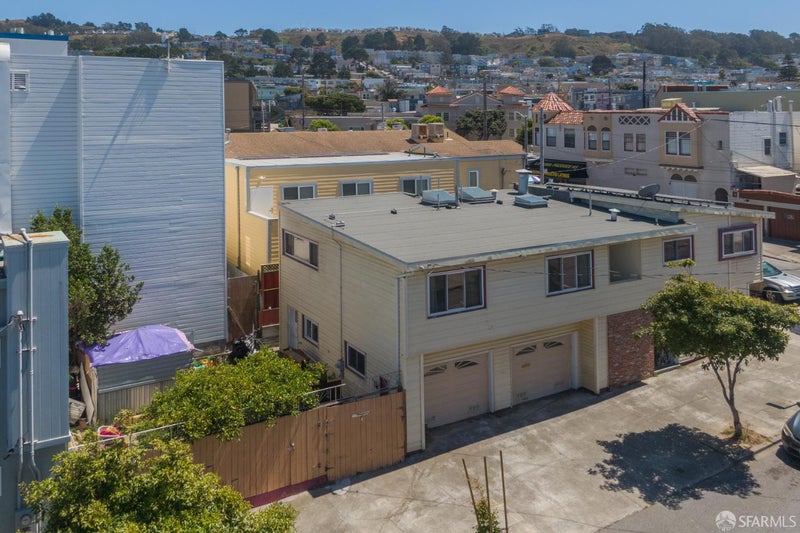 483 Ellington Avenue