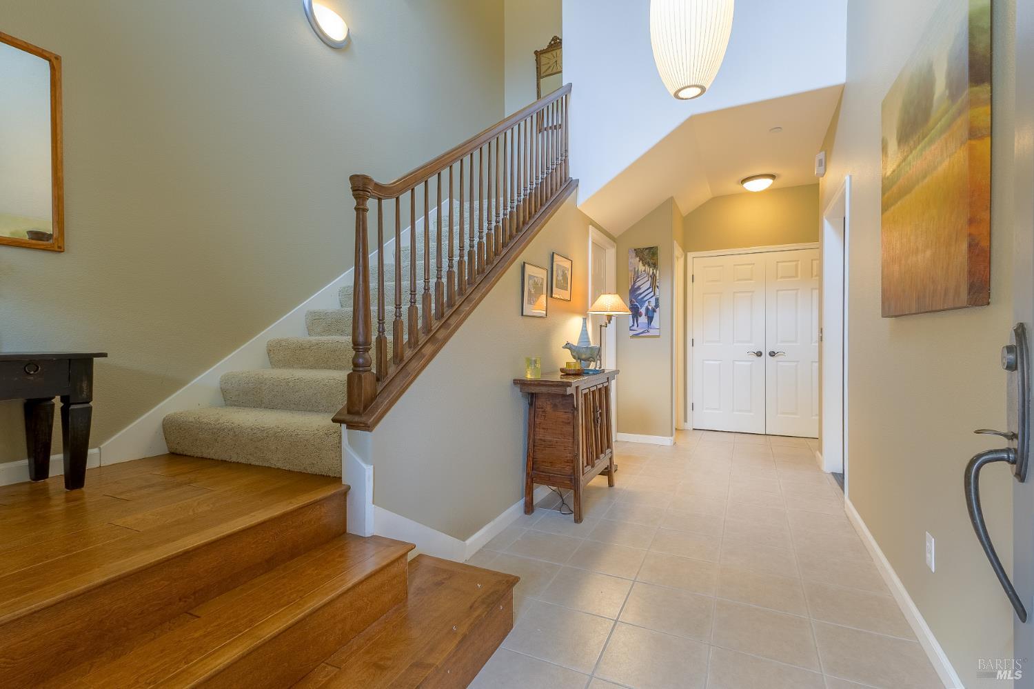 637 1st St Street W