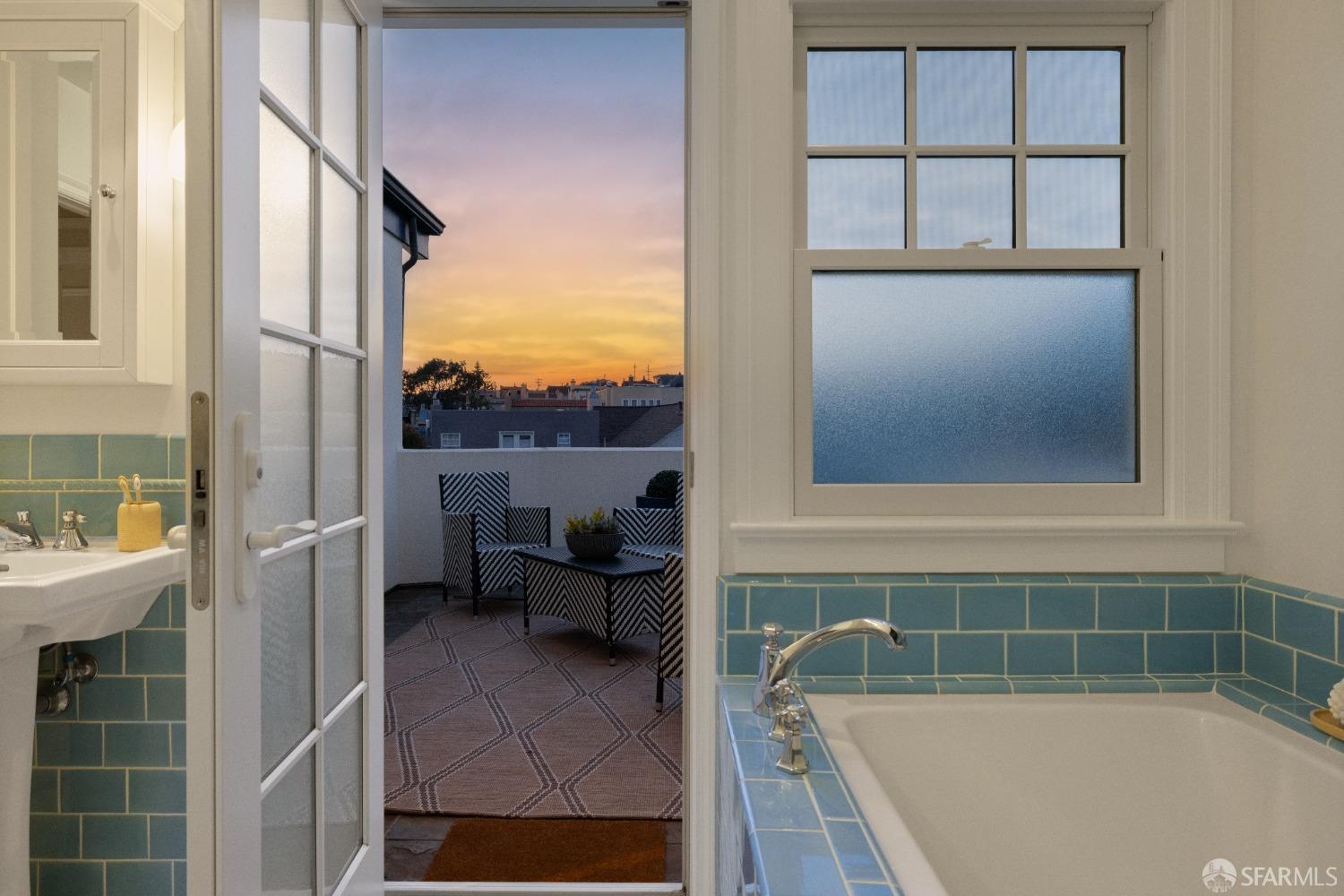 San Francisco, California 94127, United States, 3 Bedrooms Bedrooms, ,3 BathroomsBathrooms,Residential,Pending,87661