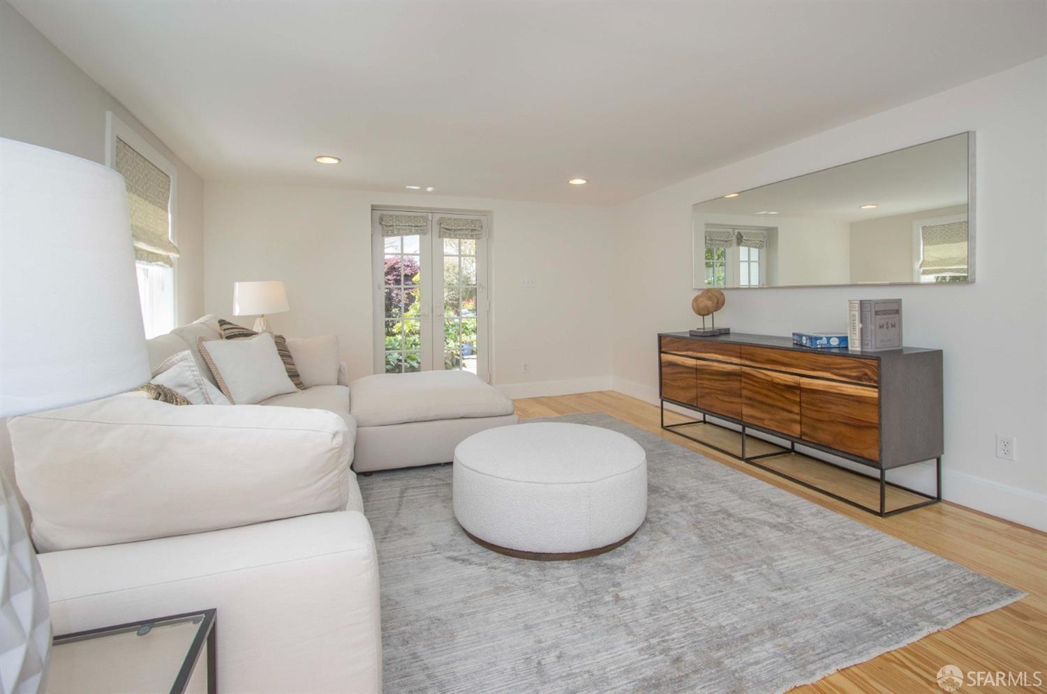 San Francisco, California 94127, United States, 3 Bedrooms Bedrooms, ,3 BathroomsBathrooms,Residential,Pending,87661