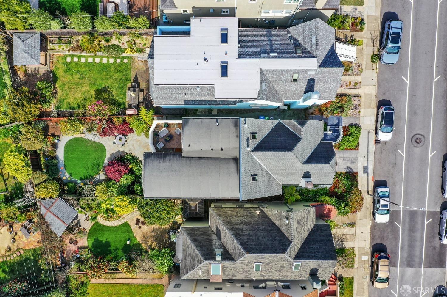 San Francisco, California 94127, United States, 3 Bedrooms Bedrooms, ,3 BathroomsBathrooms,Residential,Pending,87661