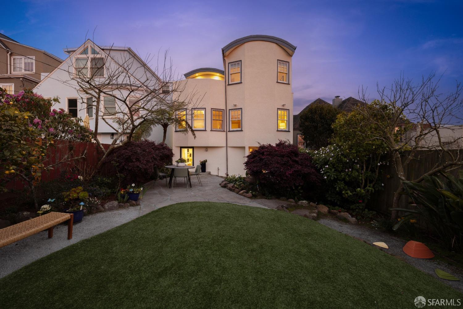 San Francisco, California 94127, United States, 3 Bedrooms Bedrooms, ,3 BathroomsBathrooms,Residential,Pending,87661
