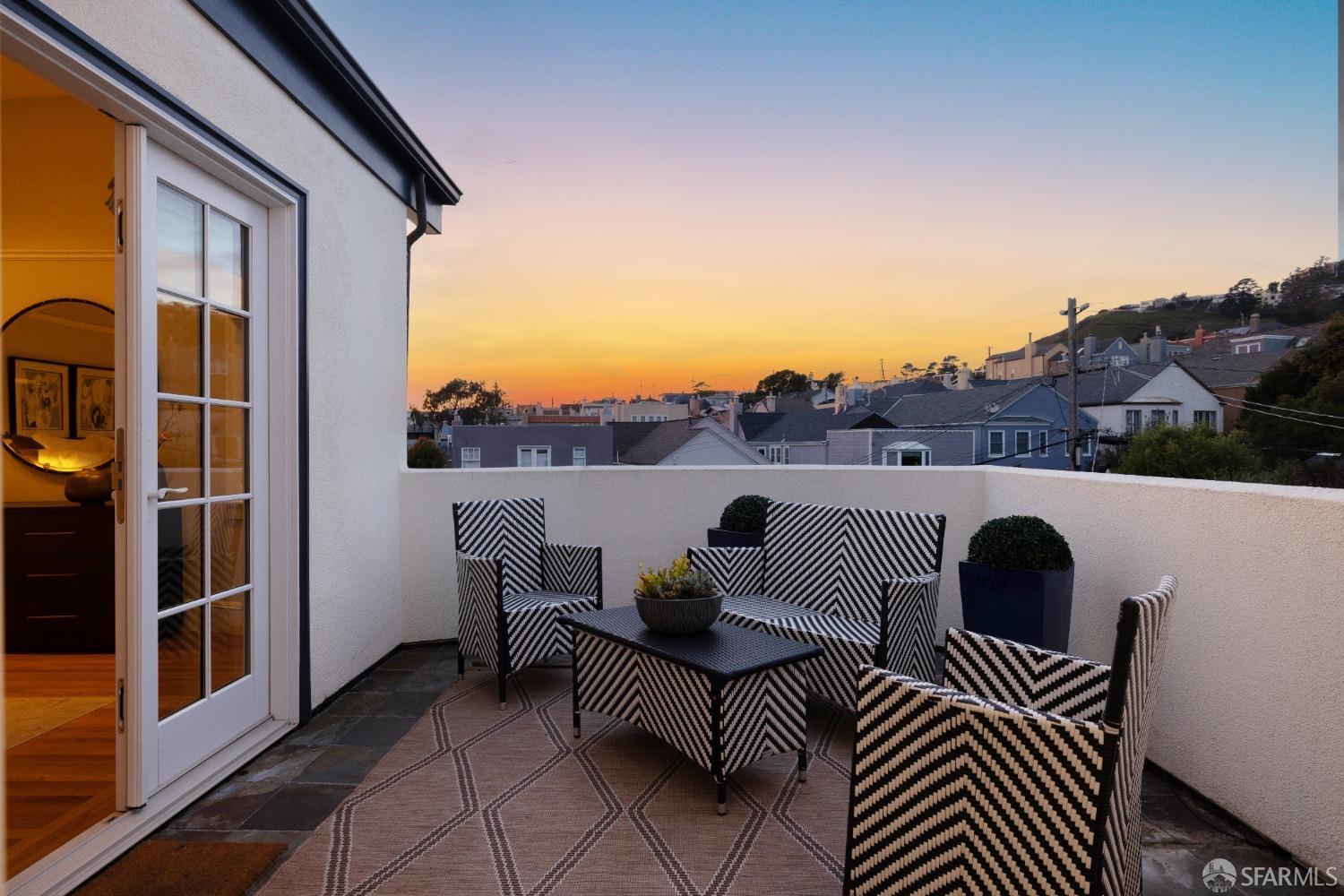 San Francisco, California 94127, United States, 3 Bedrooms Bedrooms, ,3 BathroomsBathrooms,Residential,Pending,87661