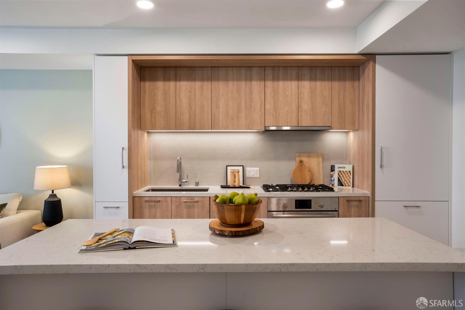 915 North Point Street F2