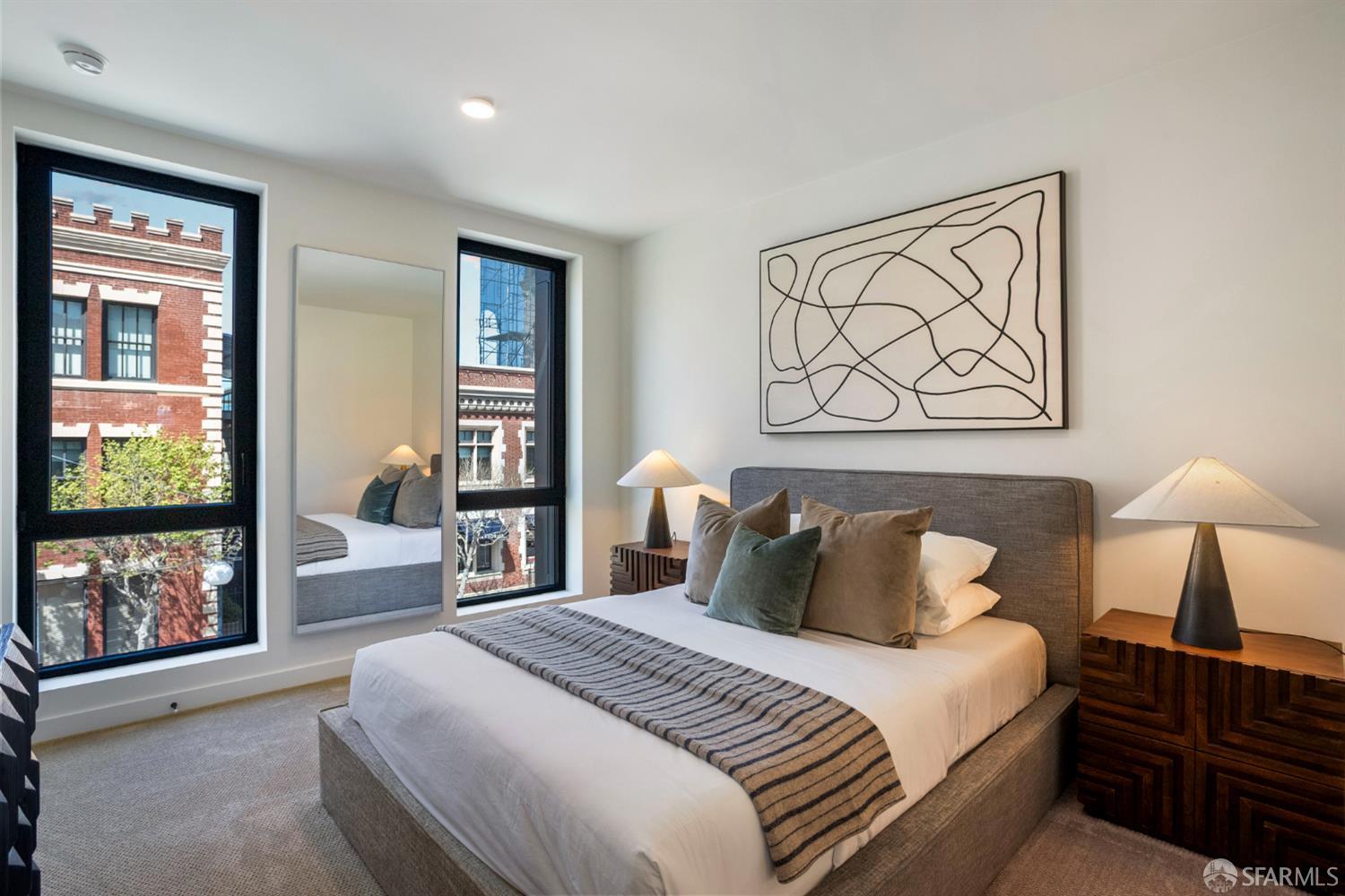 915 North Point Street F2