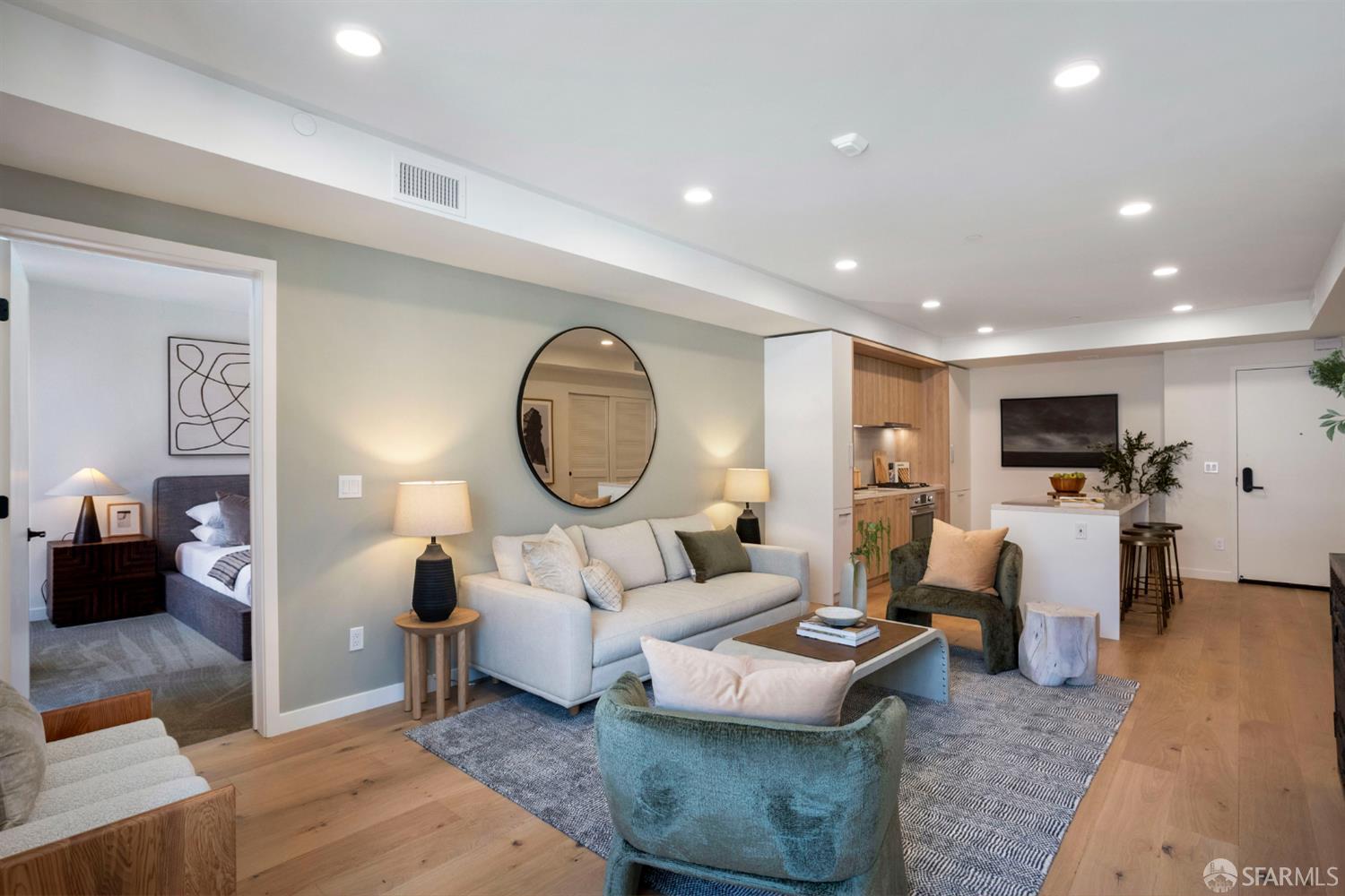 915 North Point Street F2