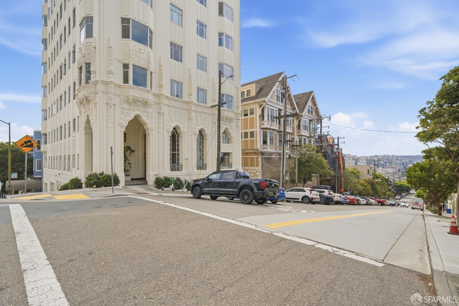 1101 Green Street 403