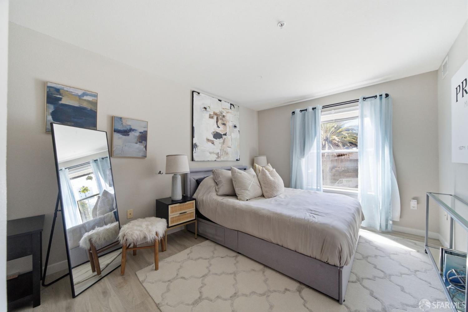 135 Valencia Street A201