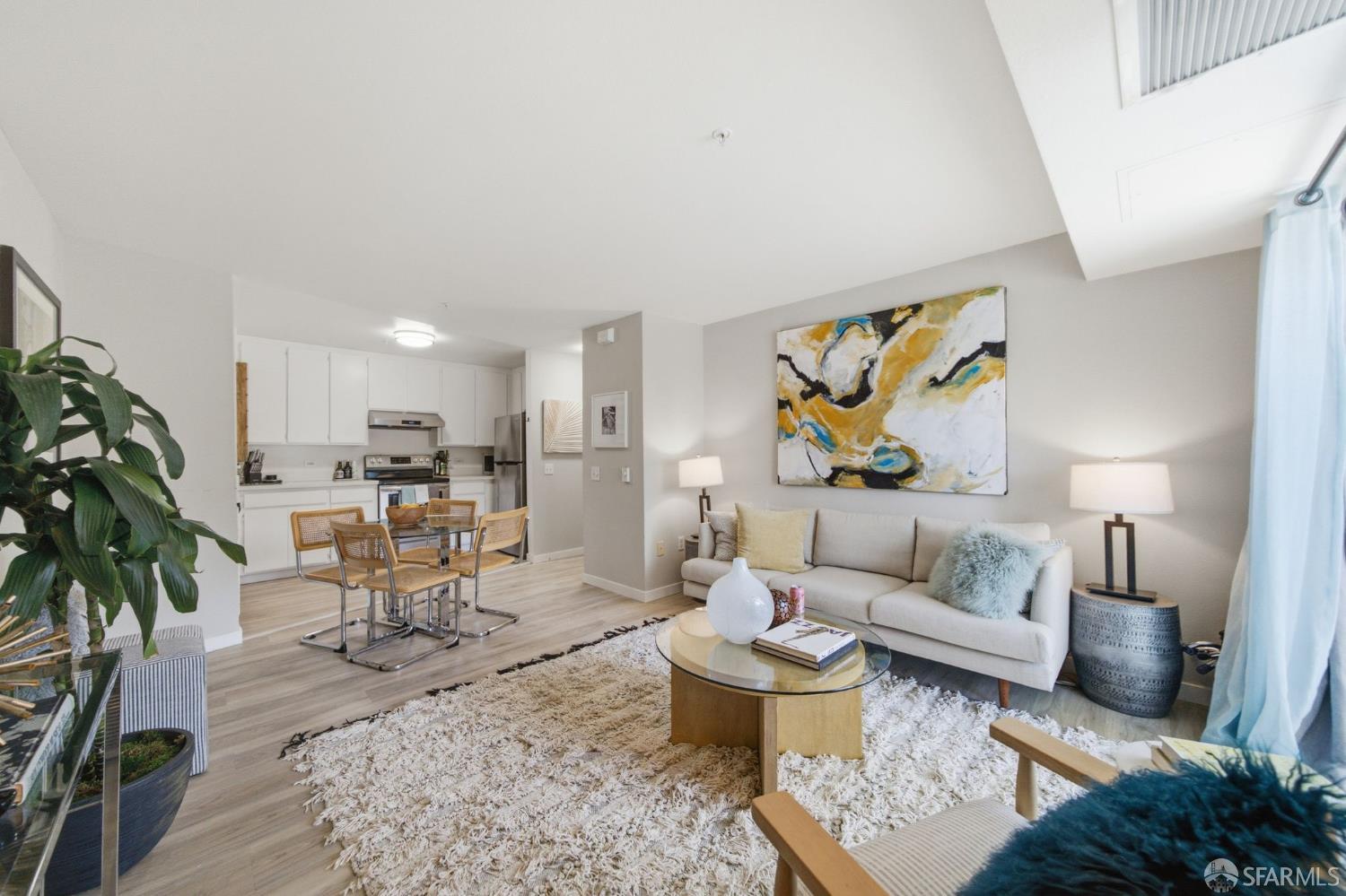 135 Valencia Street A201