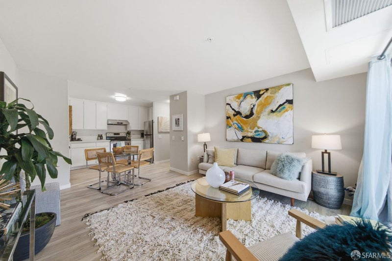135 Valencia Street A201