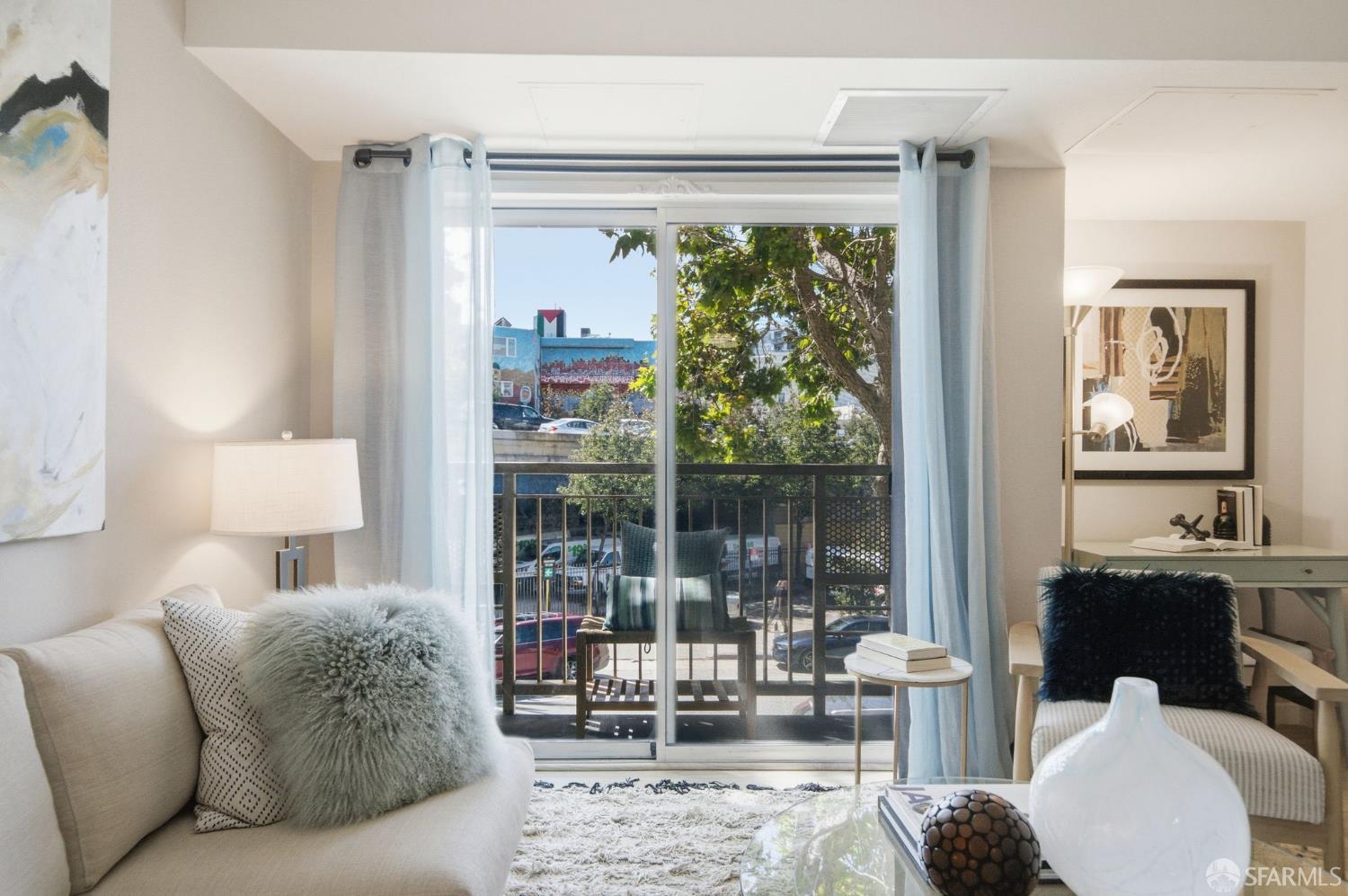 135 Valencia Street A201