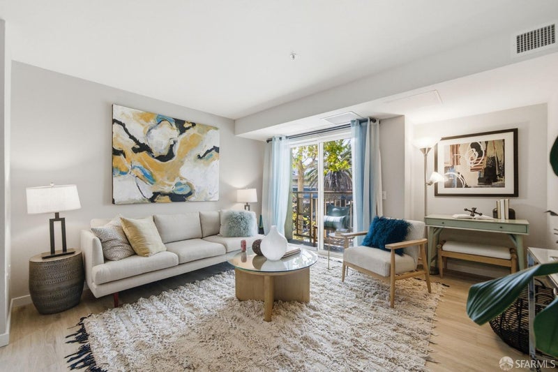 135 Valencia Street A201