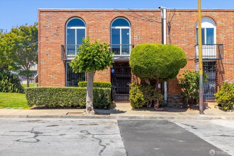 90 Argonaut Avenue, San Francisco, CA 94134 - #: 425046410