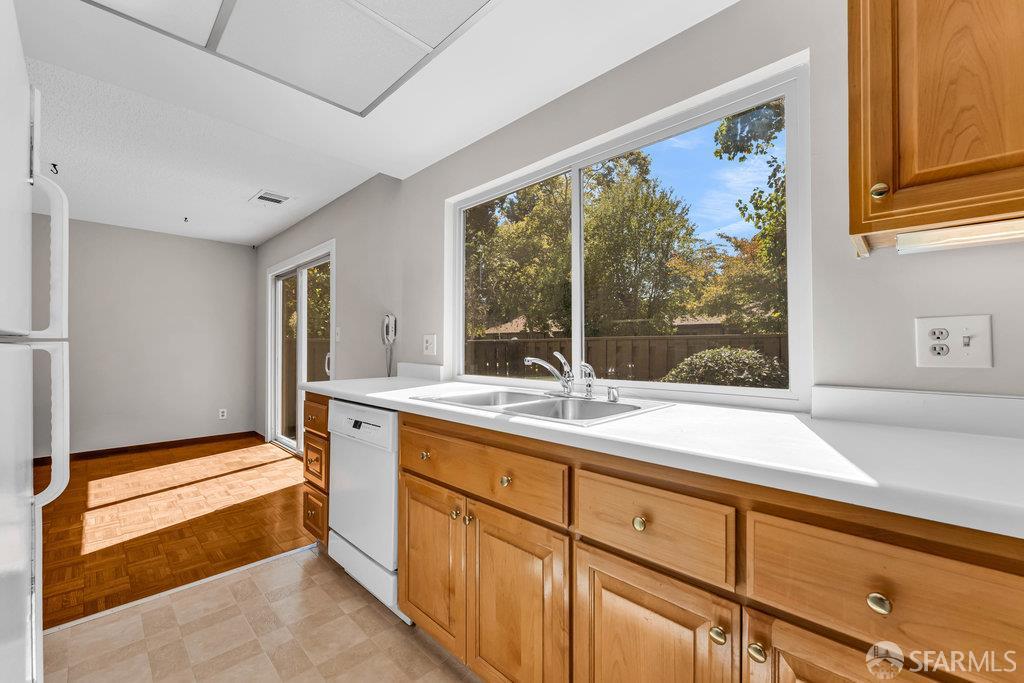 Walnut Creek, California 94598, United States, 3 Bedrooms Bedrooms, ,3 BathroomsBathrooms,Residential,Active,217744