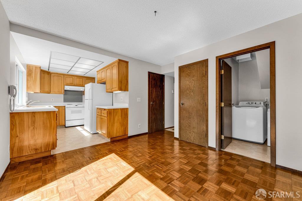 Walnut Creek, California 94598, United States, 3 Bedrooms Bedrooms, ,3 BathroomsBathrooms,Residential,Active,217744