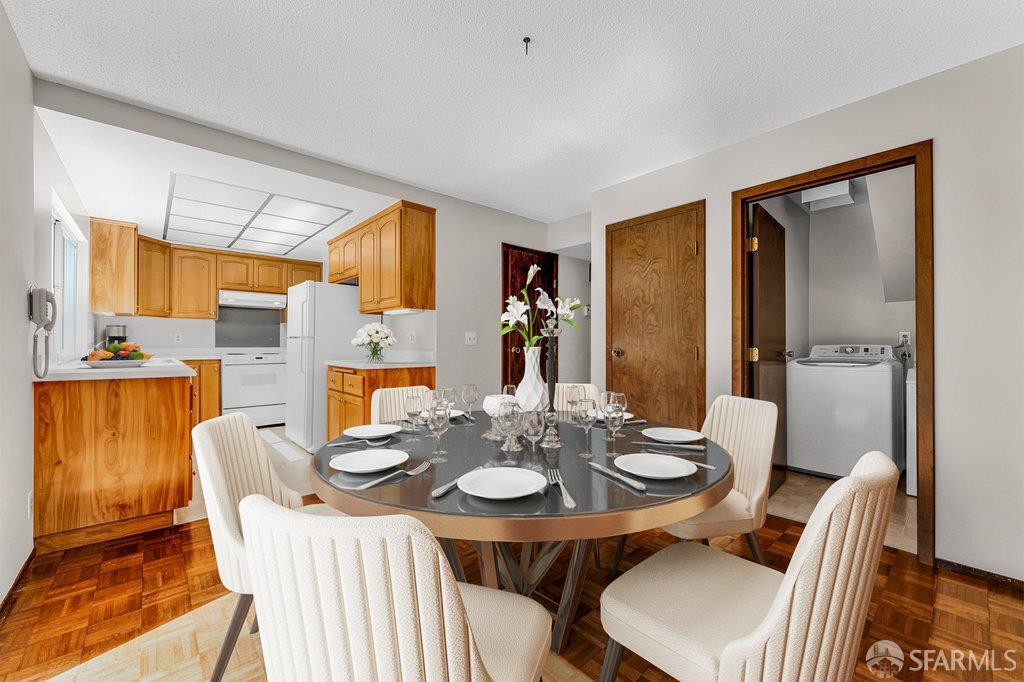 Walnut Creek, California 94598, United States, 3 Bedrooms Bedrooms, ,3 BathroomsBathrooms,Residential,Active,217744