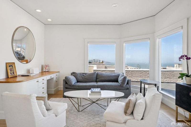 1127 Greenwich Street