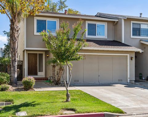 Photo of 141 Edgewater Place, Pittsburg, CA 94565 (MLS # 425081692)