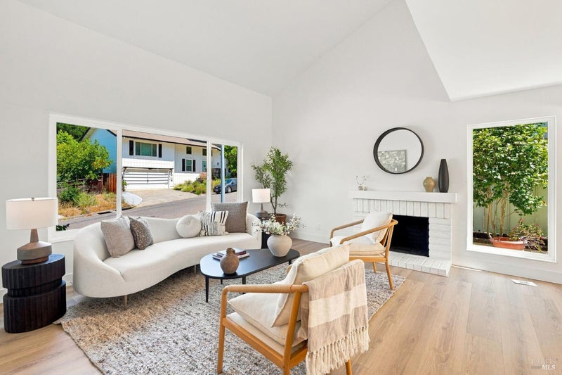 36 Plata Court