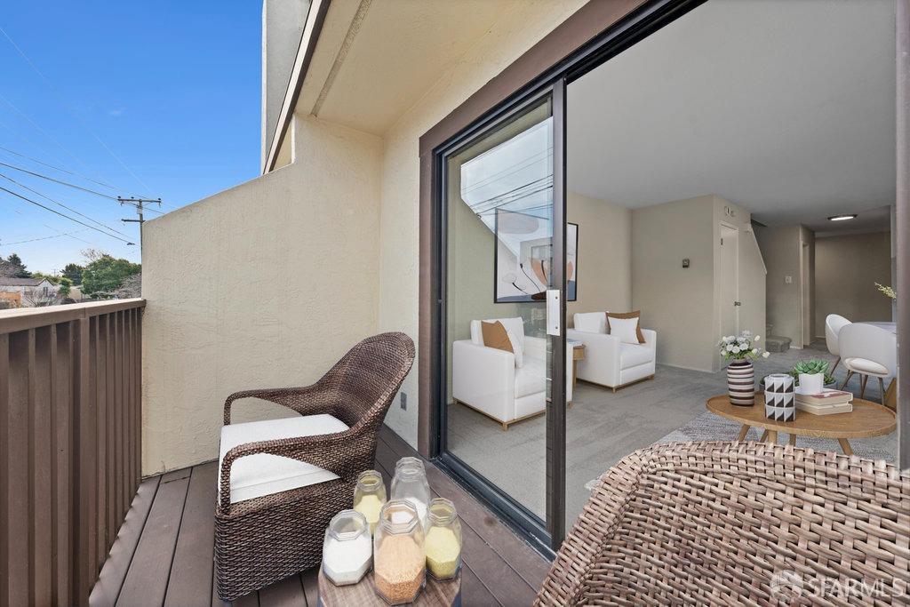 Albany, California 94706, United States, 2 Bedrooms Bedrooms, ,2 BathroomsBathrooms,Residential,Pending,1441