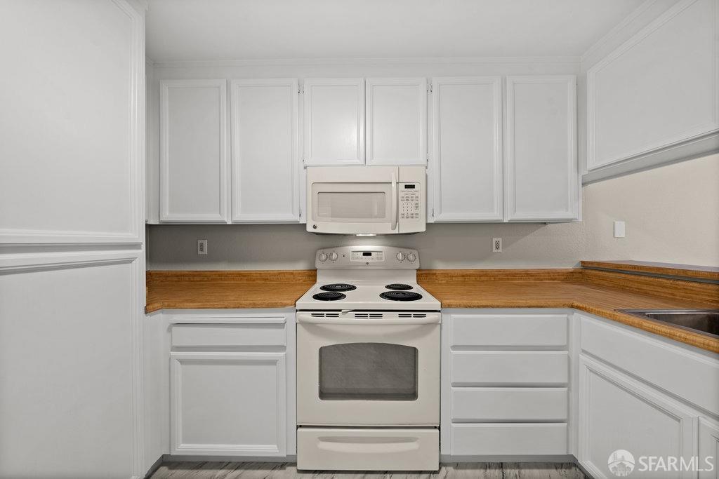 Albany, California 94706, United States, 2 Bedrooms Bedrooms, ,2 BathroomsBathrooms,Residential,Pending,1441