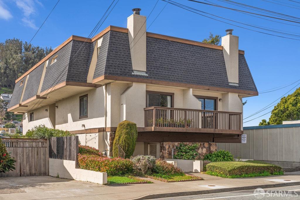 Albany, California 94706, United States, 2 Bedrooms Bedrooms, ,2 BathroomsBathrooms,Residential,Pending,1441