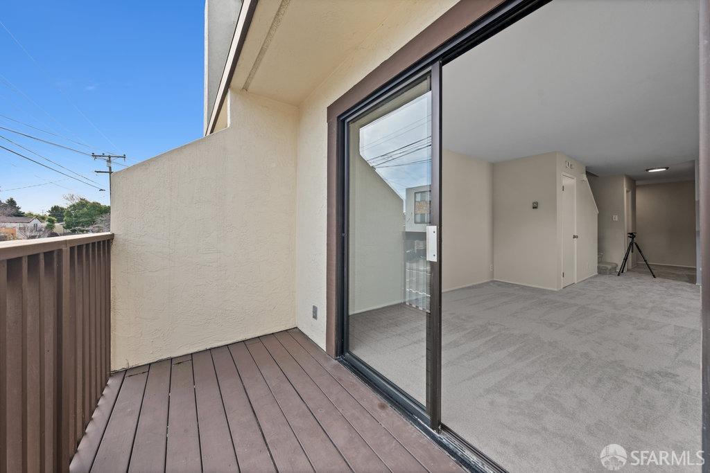 Albany, California 94706, United States, 2 Bedrooms Bedrooms, ,2 BathroomsBathrooms,Residential,Pending,1441