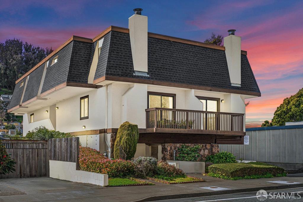 Albany, California 94706, United States, 2 Bedrooms Bedrooms, ,2 BathroomsBathrooms,Residential,Pending,1441