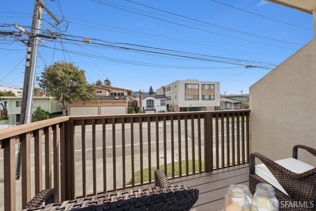 Albany, California 94706, United States, 2 Bedrooms Bedrooms, ,2 BathroomsBathrooms,Residential,Pending,1441