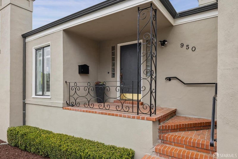 950 Eucalyptus Drive