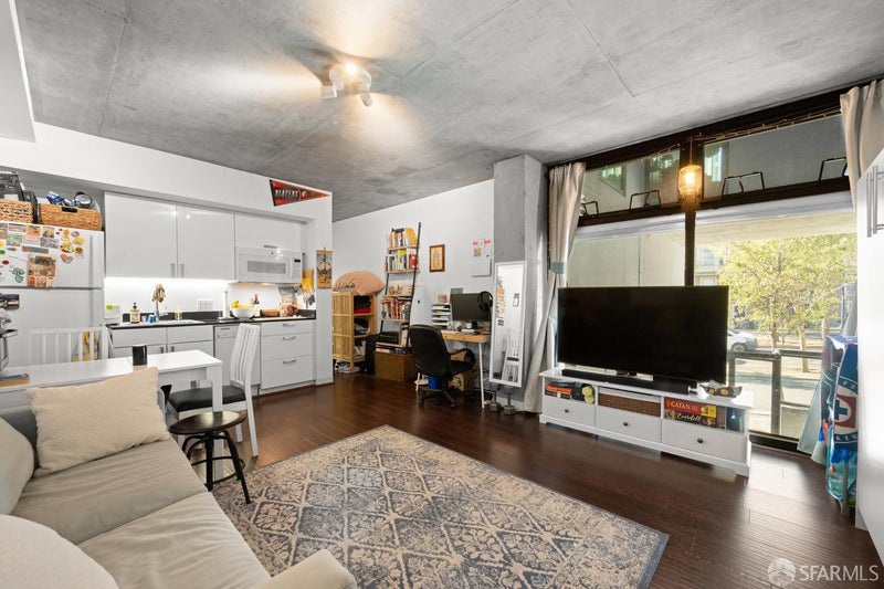 8 Octavia Boulevard 407