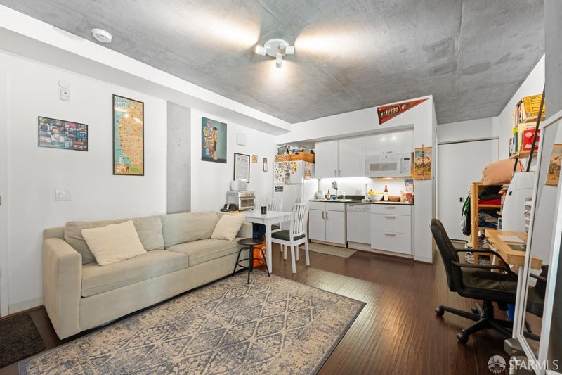 8 Octavia Boulevard 407