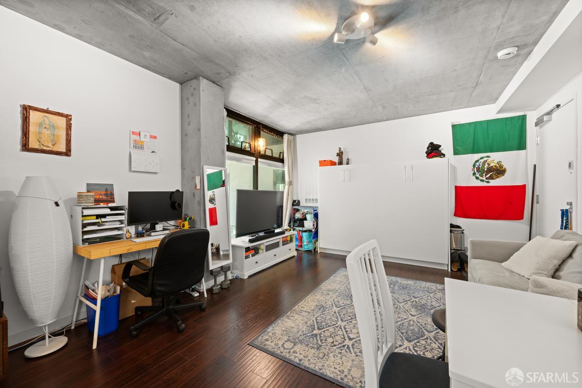 8 Octavia Boulevard 407