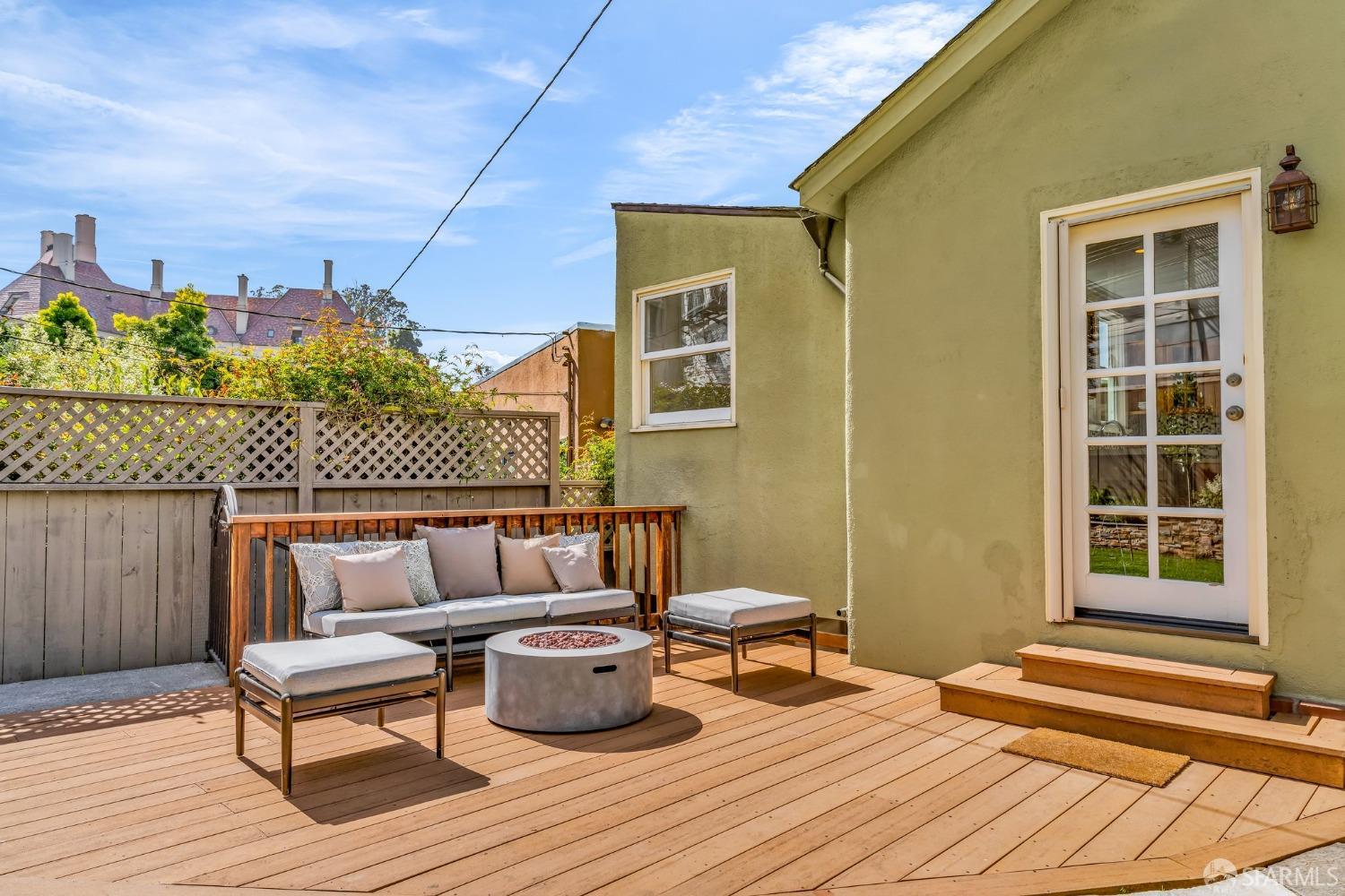 San Francisco, California 94127, United States, 3 Bedrooms Bedrooms, ,2 BathroomsBathrooms,Residential,Pending,115376