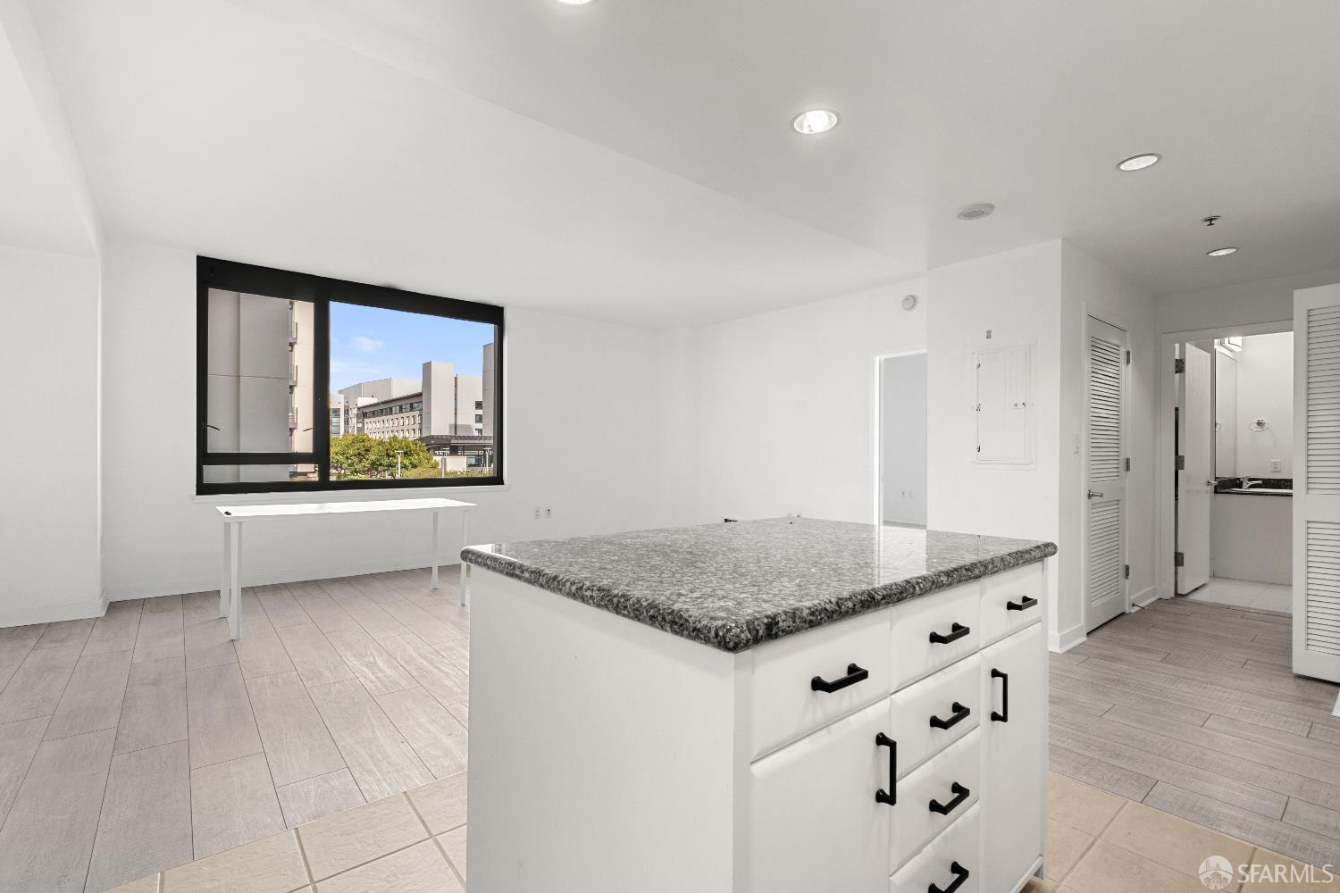 260 King Street 537
