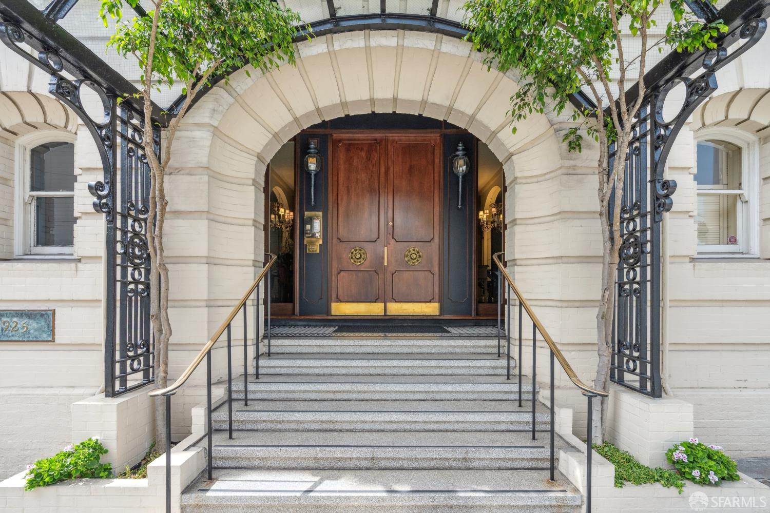 1925 Gough Street 42