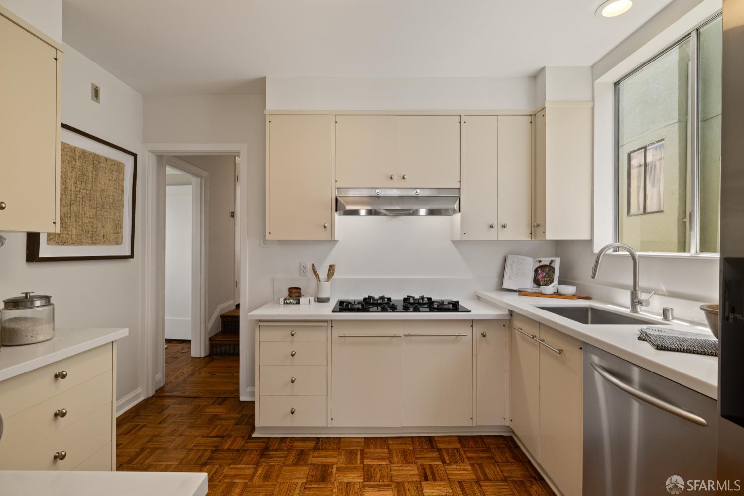 San Francisco, California 94127, United States, 3 Bedrooms Bedrooms, ,2 BathroomsBathrooms,Residential,Active,154624