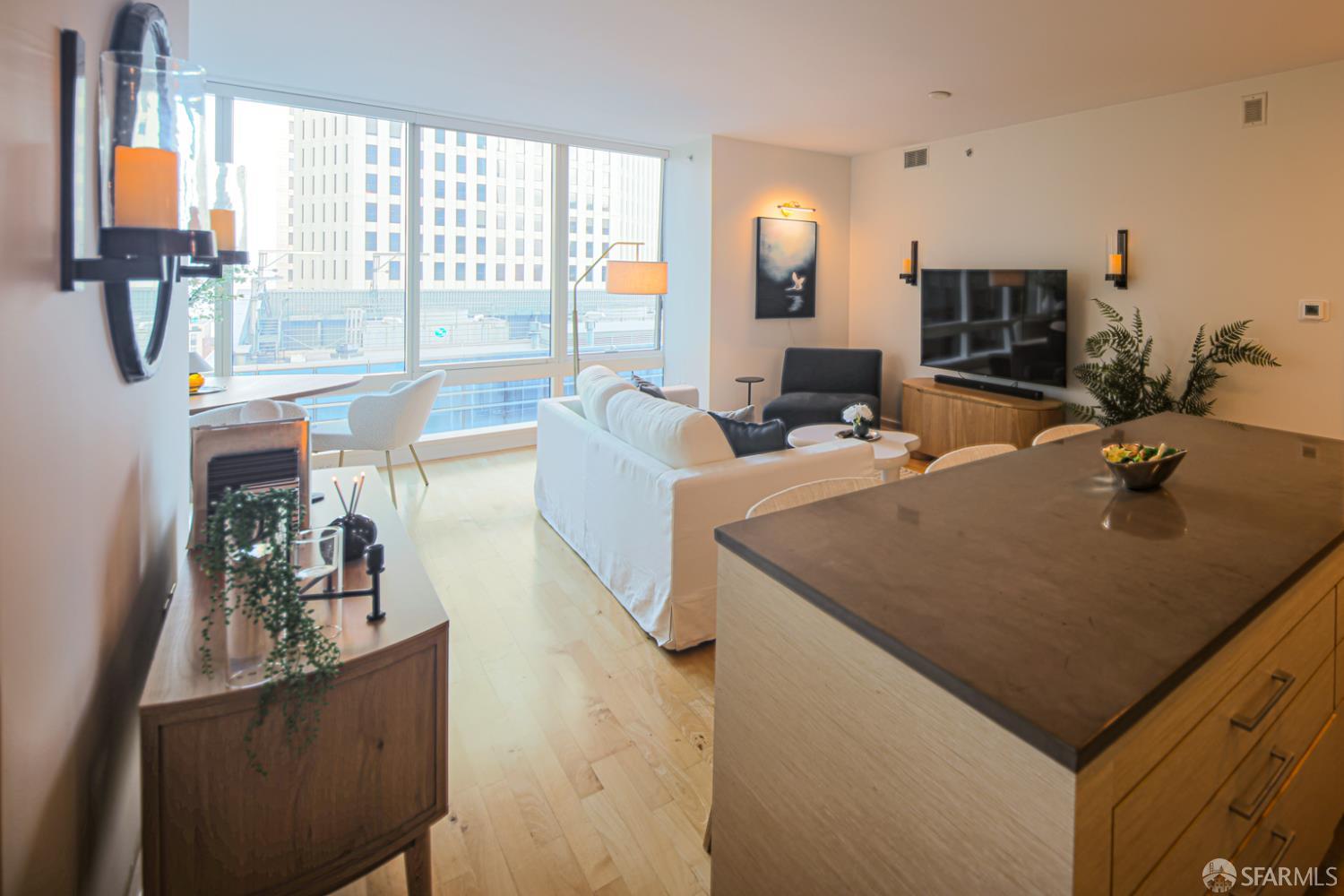 301 Mission Street 17C