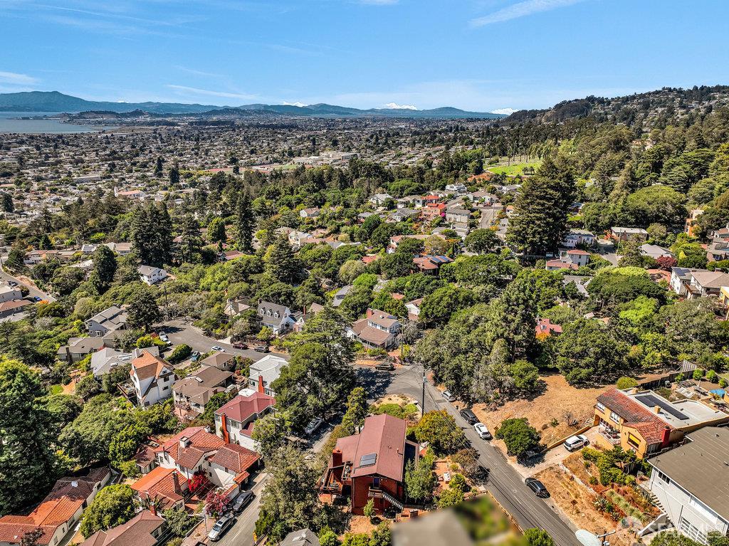 Kensington, California 94707, United States, 4 Bedrooms Bedrooms, ,4 BathroomsBathrooms,Residential,Contingent,203456