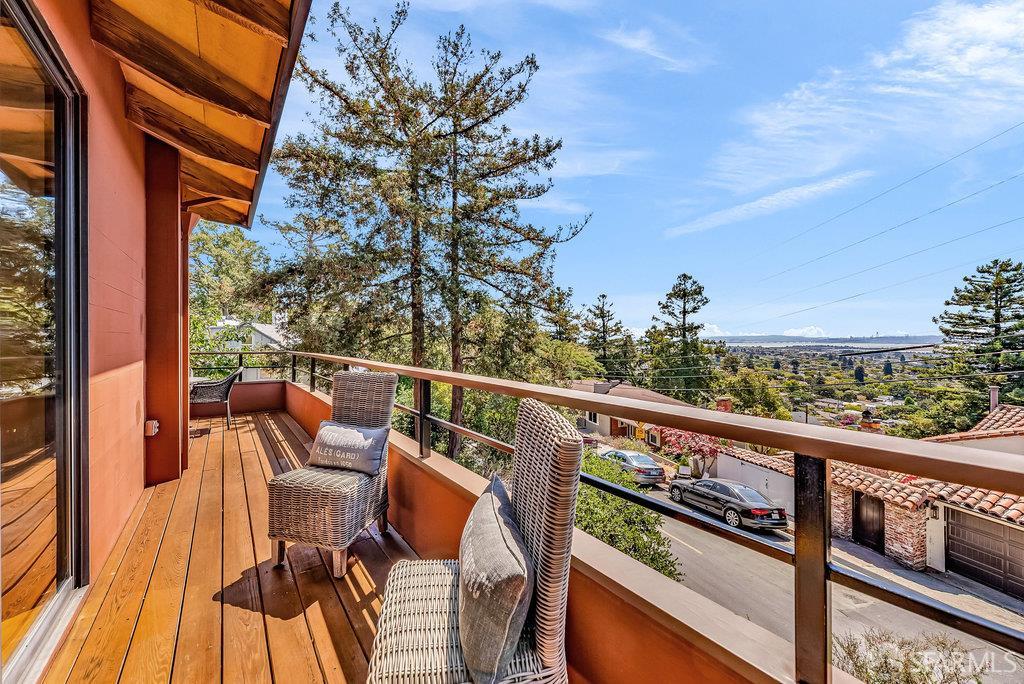 Kensington, California 94707, United States, 4 Bedrooms Bedrooms, ,4 BathroomsBathrooms,Residential,Contingent,203456