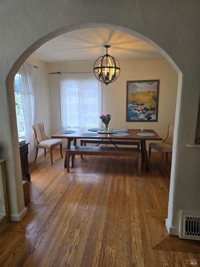 4 Bayview Avenue