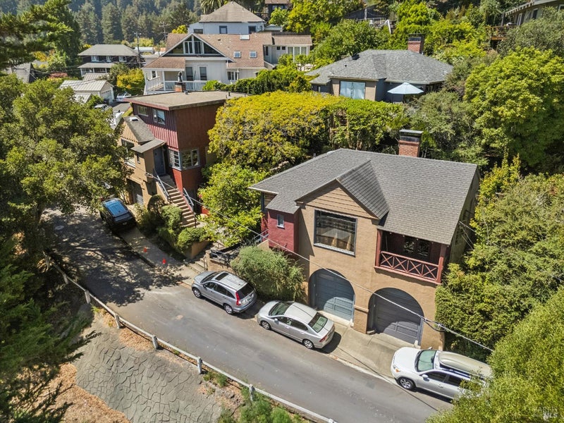 4 Bayview Avenue
